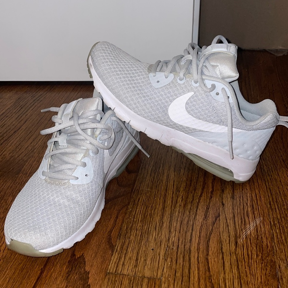 Nike Womens Air MaxMotion Low